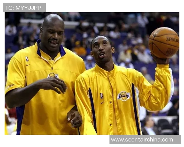 科比回归湖人担任助教球迷掀起热议