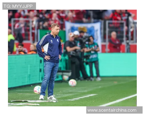 球迷呼吁：换帅拯救沙尔克04！