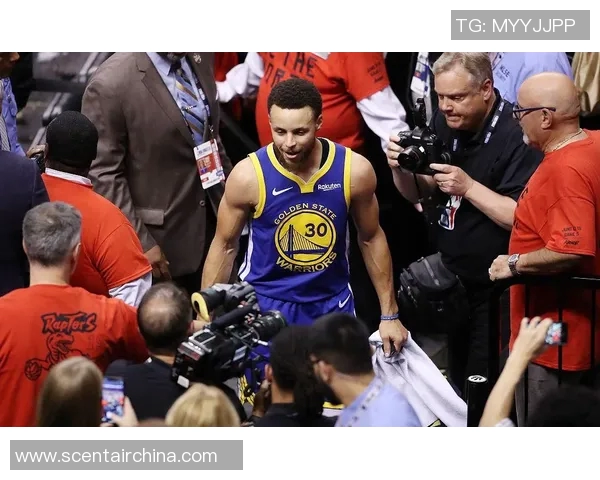 勇士队小胜猛龙队，系列赛重新焕发悬念