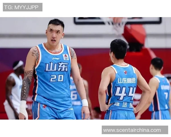 山东男篮大外援突发伤情，深圳南城阻击成功晋级四强