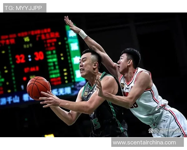 广东宏远迎战新疆队，新赛季CBA开幕战激烈角逐！